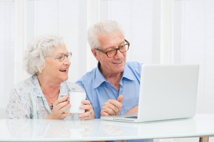 Laptops für Senioren im Spotlight – Welche Eigenschaften bei PCs für ältere Menschen besonders wichtig sind